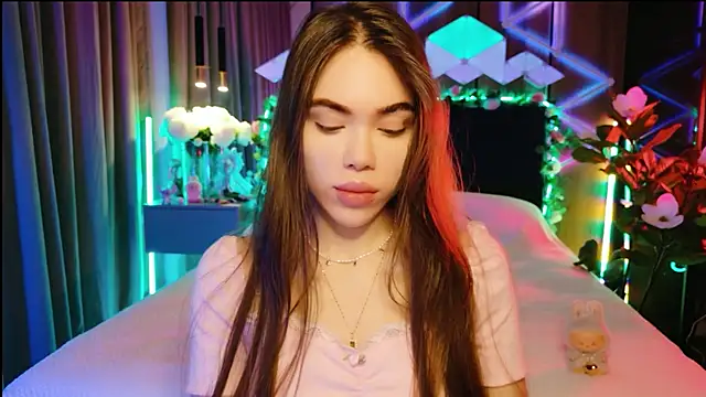 MimiFors online show from September 17, 2025, 3:47 pm