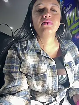 Snapshot of -Mia1 chatting on May 6, 2026, 12:53 pm -Mia1 online show from May 6, 2026, 12:53 pm
