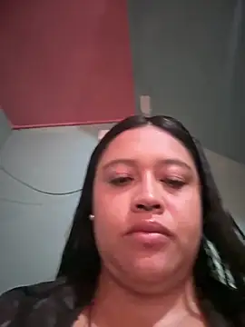Snapshot of -Mia1 chatting on May 20, 2026, 12:13 pm -Mia1 online show from May 20, 2026, 12:13 pm