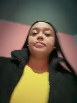 Snapshot of -Mia1 chatting on April 29, 2026, 12:09 pm -Mia1 online show from April 29, 2026, 12:09 pm
