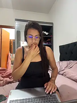 Snapshot of Luanaapertadinha chatting on November 30, 2025, 1:01 pm Luanaapertadinha online show from November 30, 2025, 1:01 pm