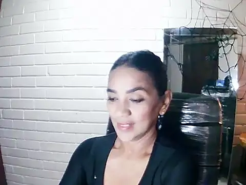 Snapshot of MiiaVelasquez chatting on October 23, 2025, 4:22 am MiiaVelasquez online show from October 23, 2025, 4:22 am