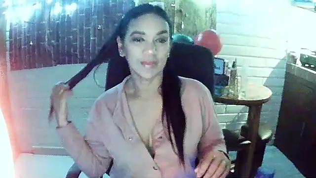 Snapshot of MiiaVelasquez chatting on December 5, 2025, 4:22 am MiiaVelasquez online show from December 5, 2025, 4:22 am