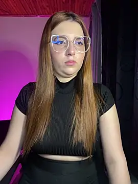 Snapshot of CoraVibes chatting on December 4, 2025, 12:15 pm CoraVibes online show from December 4, 2025, 12:15 pm