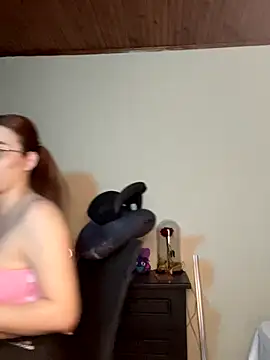 Snapshot of CoraVibes chatting on November 16, 2025, 12:10 pm CoraVibes online show from November 16, 2025, 12:10 pm