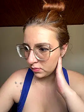 Snapshot of CoraVibes chatting on November 23, 2025, 12:04 pm CoraVibes online show from November 23, 2025, 12:04 pm