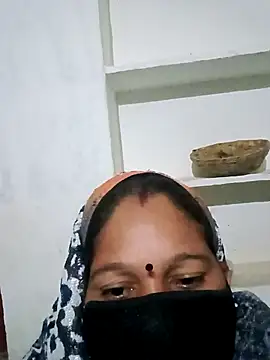 Snapshot of Pooja-guptq chatting on November 8, 2025, 11:52 pm Pooja-guptq online show from November 8, 2025, 11:52 pm