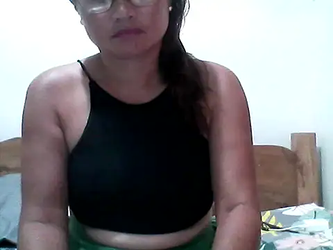 nathalie0045 online show from December 3, 2025, 10:09 pm