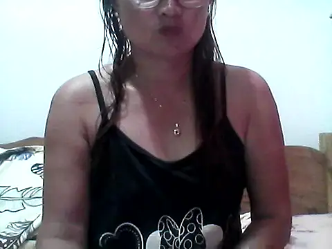 nathalie0045 online show from October 3, 2025, 9:22 am