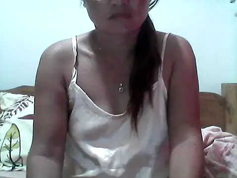 nathalie0045 online show from October 7, 2025, 8:10 pm