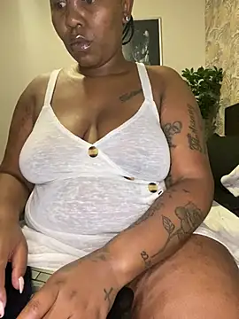 Snapshot of fatpussydallx chatting on May 12, 2026, 1:46 am fatpussydallx online show from May 12, 2026, 1:46 am