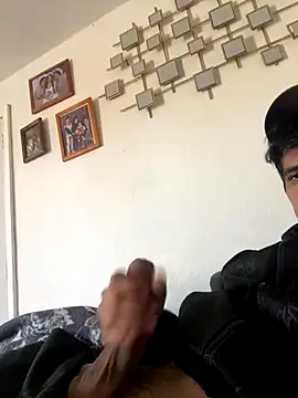 Snapshot of Arce92 chatting on October 31, 2025, 7:32 pm Arce92 online show from October 31, 2025, 7:32 pm