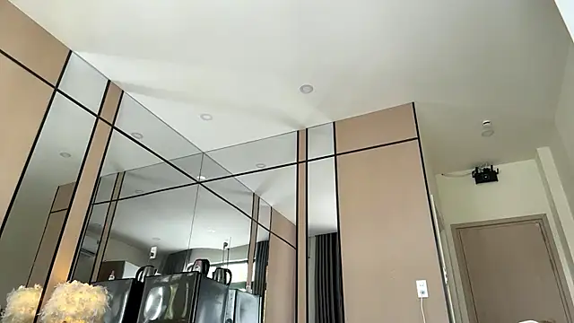 LezlieGreet online show from November 28, 2025, 4:23 am