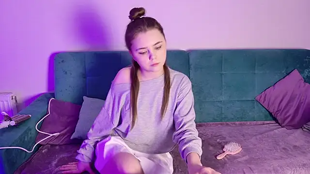 LeksaLove online show from December 16, 2025, 5:17 pm