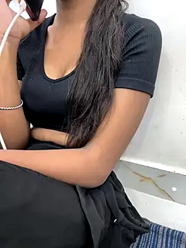 Snapshot of cute_parii_ chatting on September 13, 2025, 1:33 pm cute parii  online show from September 13, 2025, 1:33 pm