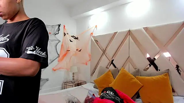 cloemorwen online show from October 27, 2025, 9:49 pm