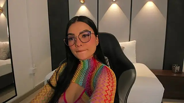 emily tolson online show from June 4, 2026, 8:35 pm
