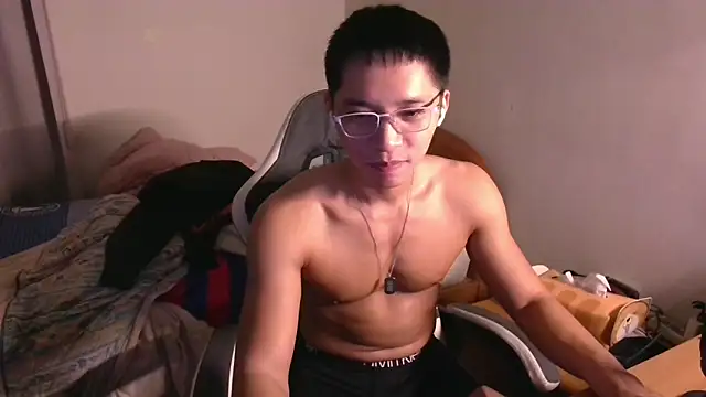 iron0401 online show from March 11, 2026, 4:23 pm