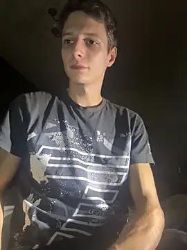 Snapshot of TurOnyou chatting on November 4, 2025, 10:24 pm TurOnyou online show from November 4, 2025, 10:24 pm