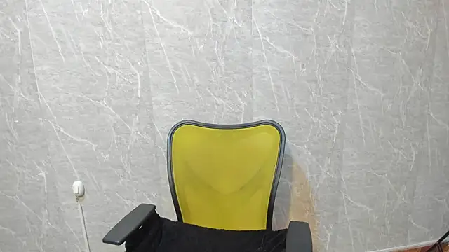 Sophi Thaylorr online show from November 10, 2025, 2:11 pm