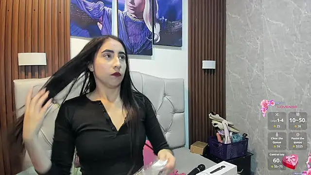 Sophi Thaylorr online show from October 16, 2025, 2:03 pm