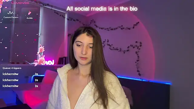 kitty kristy1 online show from April 18, 2026, 3:47 pm