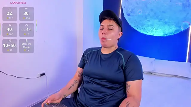 Snapshot of IanGilbert chatting on December 3, 2025, 8:52 pm IanGilbert online show from December 3, 2025, 8:52 pm