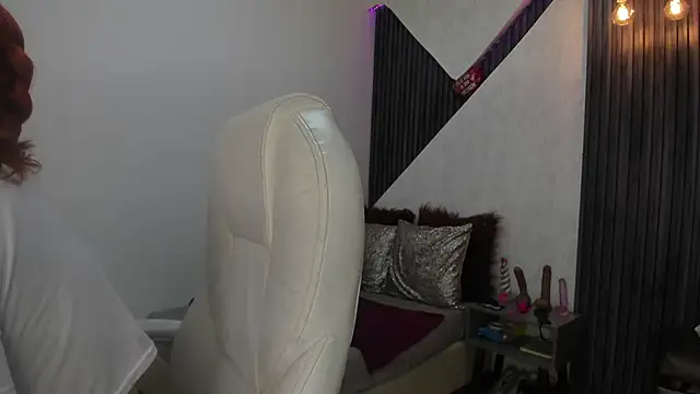 Snapshot of roxana_santini chatting on November 15, 2025, 3:38 pm roxana santini online show from November 15, 2025, 3:38 pm