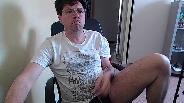 blueandwhite1 online show from April 14, 2026, 7:02 am