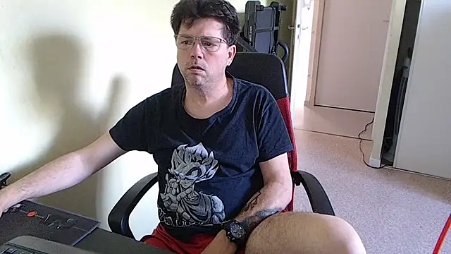 blueandwhite1 online show from April 9, 2026, 2:23 pm