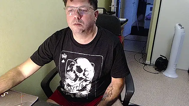 Snapshot of blueandwhite1 chatting on November 7, 2025, 4:11 pm blueandwhite1 online show from November 7, 2025, 4:11 pm