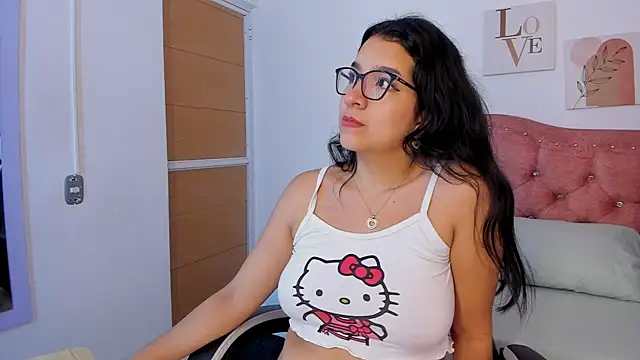 GiaCutee online show from October 29, 2025, 3:16 am