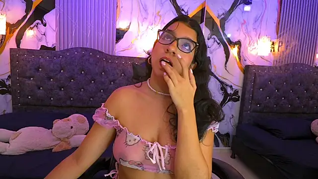 GiaCutee online show from April 10, 2026, 3:13 am