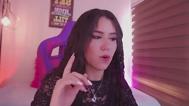  chloe moons  online show from February 9, 2026, 8:18 pm