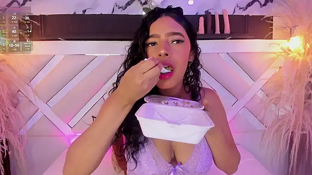 Zoe-Johnson  online show from April 2, 2026, 9:43 pm