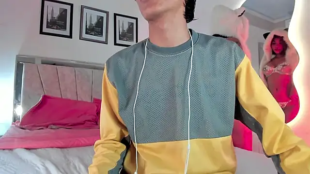 Snapshot of FuckingYoungs chatting on November 29, 2025, 2:12 am FuckingYoungs online show from November 29, 2025, 2:12 am