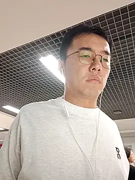 nnnnnan9527 online show from September 19, 2025, 2:04 am