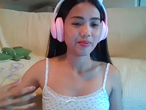 Snapshot of AnnewithanE chatting on September 13, 2025, 5:18 am AnnewithanE online show from September 13, 2025, 5:18 am