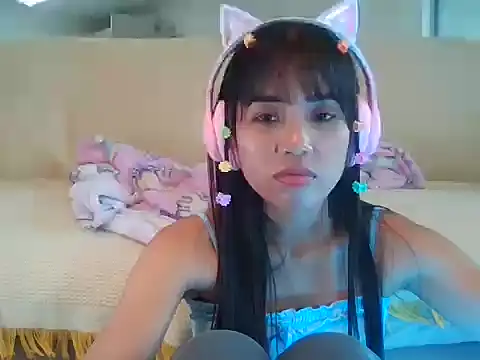 Snapshot of AnnewithanE chatting on October 2, 2025, 5:44 am AnnewithanE online show from October 2, 2025, 5:44 am