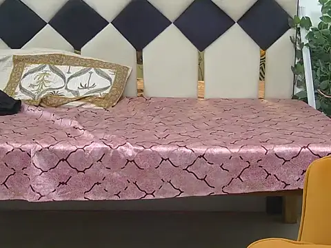 Its-ishikaa online show from November 12, 2025, 4:05 am