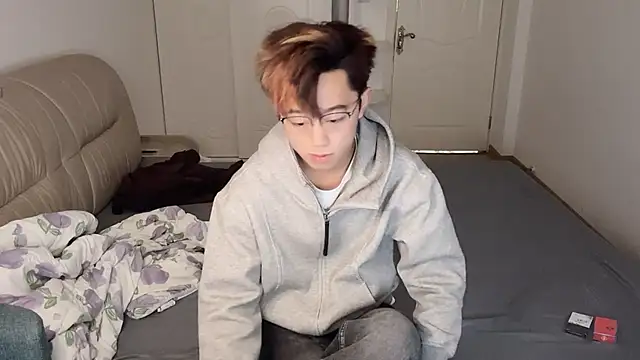 STxuguanhan online show from December 5, 2025, 8:02 am