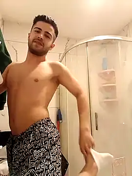 Snapshot of Ozi1910 chatting on November 22, 2025, 9:13 pm Ozi1910 online show from November 22, 2025, 9:13 pm