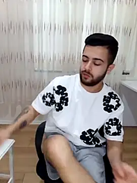 Snapshot of Ozi1910 chatting on December 14, 2025, 2:00 pm Ozi1910 online show from December 14, 2025, 2:00 pm