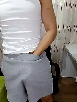 Snapshot of Ozi1910 chatting on October 3, 2025, 2:51 pm Ozi1910 online show from October 3, 2025, 2:51 pm