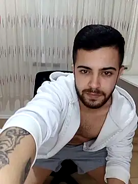 Snapshot of Ozi1910 chatting on December 14, 2025, 1:34 am Ozi1910 online show from December 14, 2025, 1:34 am