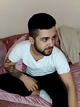 Snapshot of Ozi1910 chatting on December 15, 2025, 7:14 am Ozi1910 online show from December 15, 2025, 7:14 am