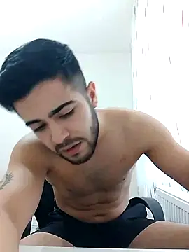 Snapshot of Ozi1910 chatting on September 17, 2025, 10:06 am Ozi1910 online show from September 17, 2025, 10:06 am