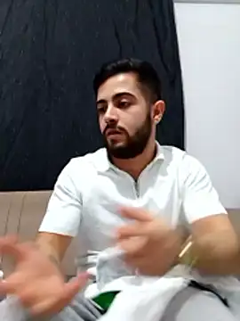 Snapshot of Ozi1910 chatting on November 7, 2025, 7:07 pm Ozi1910 online show from November 7, 2025, 7:07 pm