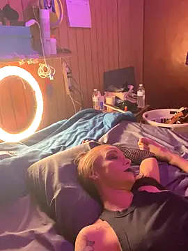 Snapshot of Kacinichole chatting on October 8, 2025, 6:04 am Kacinichole online show from October 8, 2025, 6:04 am