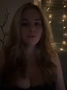 Snapshot of ItsLxsa chatting on October 29, 2025, 12:09 am ItsLxsa online show from October 29, 2025, 12:09 am